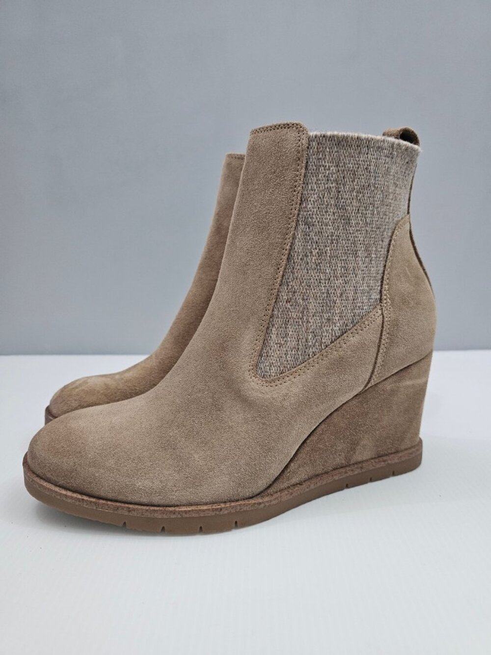 Sofft Monica Chelsea Wedge Ankle Boot Womens 8.5 Barley Suede Comfort Waterproof